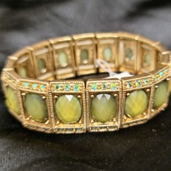 Gorgeous collectible green & gold tone bracelet by Lia Sophia, zirconia, stretch - Picture 2 of 3